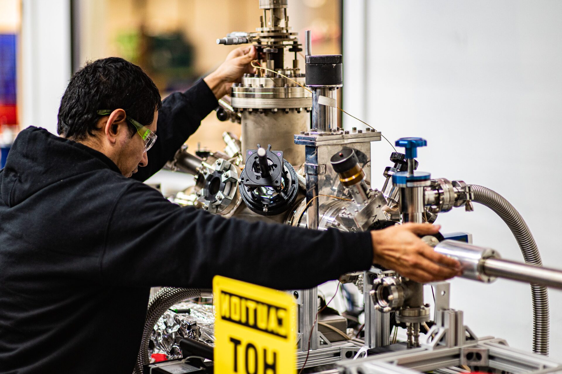 Avalanche employee Daniel working on micro fusion reactor, "Janice".