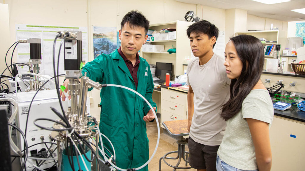 Students and professor at the University of Hawaii Manoa's College of Engineering